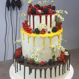 Berry Daisy Drip Wedding Cake